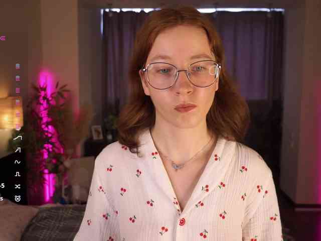 Favorite_redhead webcam