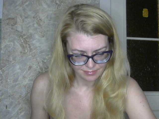 le modèle Kitty-Love27 est en webcam porno dans un show sur le site bongacams, il possède les tags suivants: White/Caucasian,Blonde,Shaved