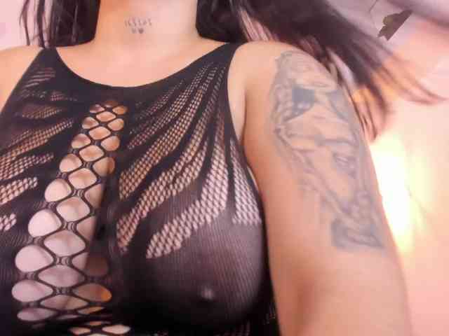 Mandy-curvy webcam