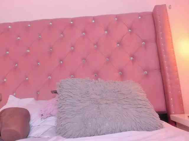 Mandy-curvy webcam