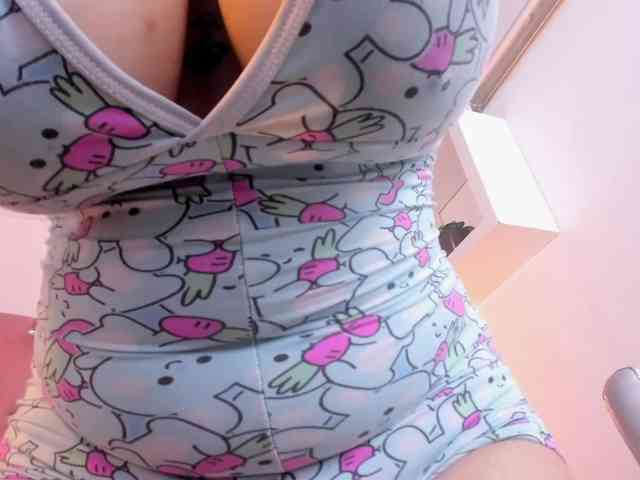 Mandy-curvy webcam