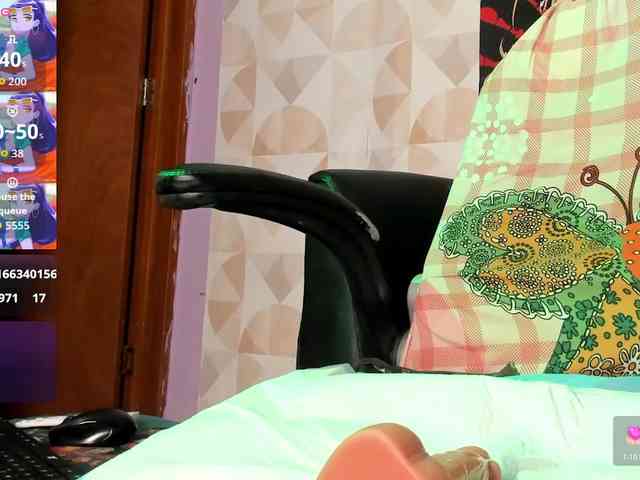 madelinefoxxx30 webcam