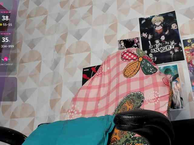 madelinefoxxx30 webcam