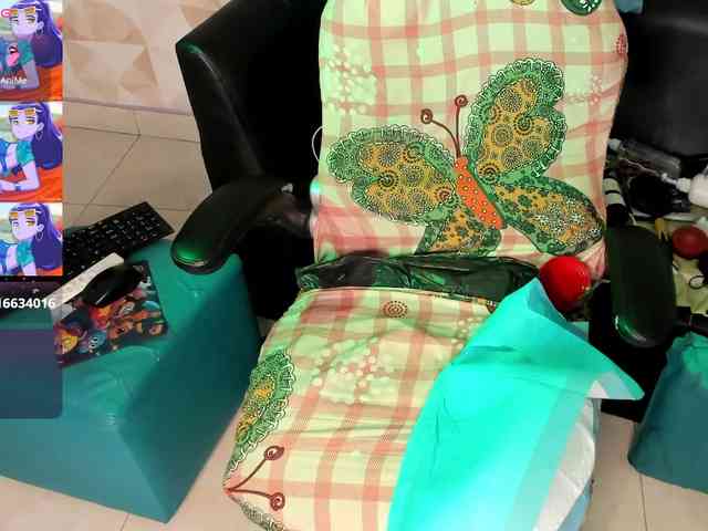 madelinefoxxx30 webcam