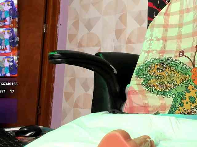 madelinefoxxx30 webcam