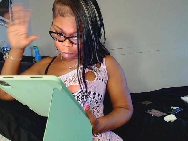 Naomiruty's BongaCams show and profile