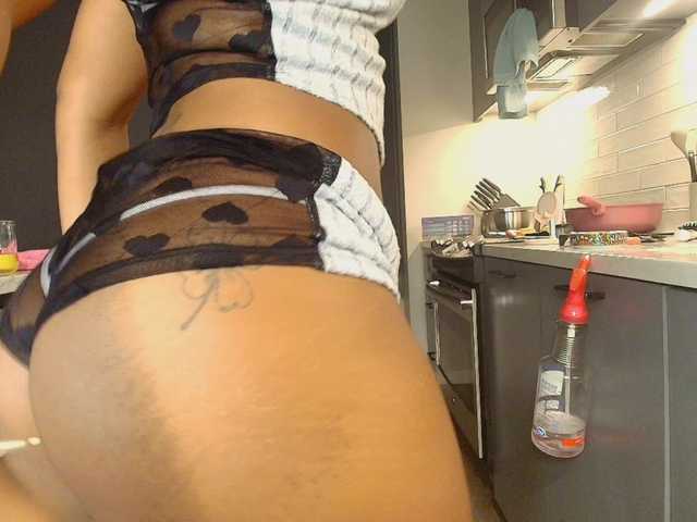 Naomiruty's BongaCams show and profile