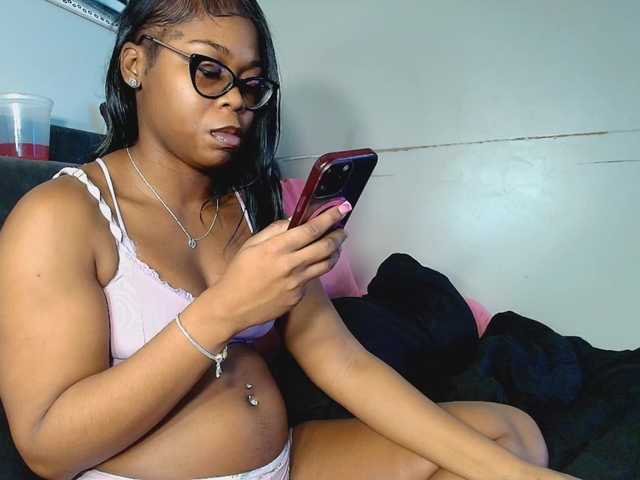 Naomiruty's BongaCams show and profile