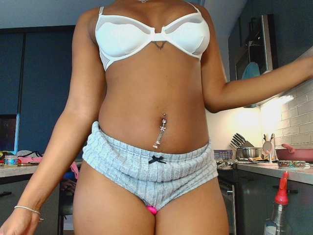 Naomiruty's BongaCams show and profile