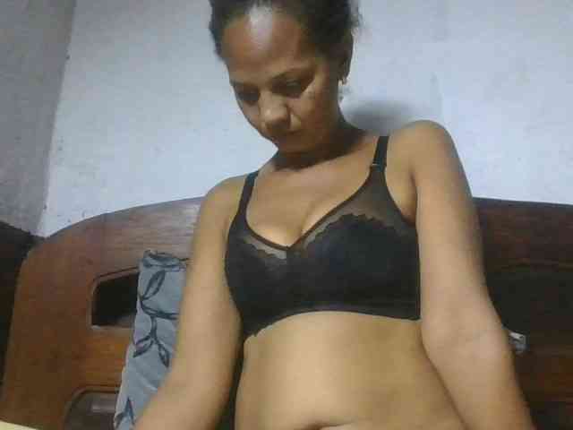 Selvidam Live Webcam on BongaCams