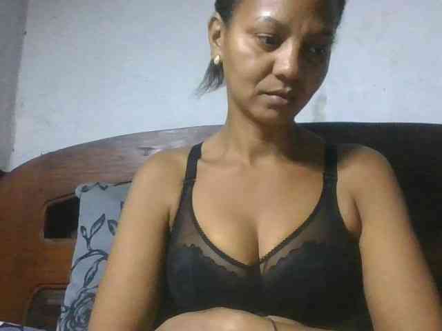 Selvidam Live Webcam on BongaCams