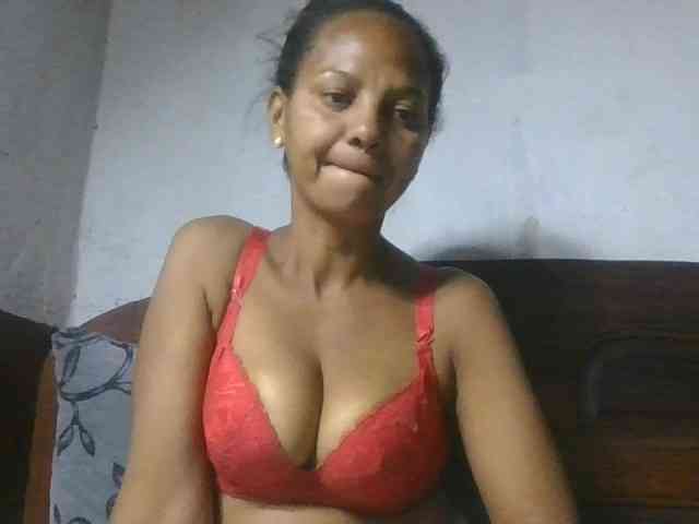 Selvidam Live Webcam on BongaCams