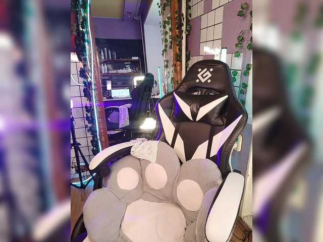 -Yourgirl's BongaCams show and profile