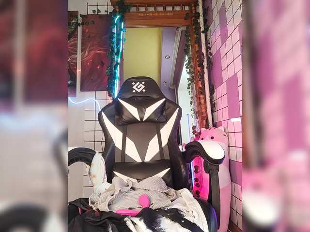 -Yourgirl's BongaCams show and profile