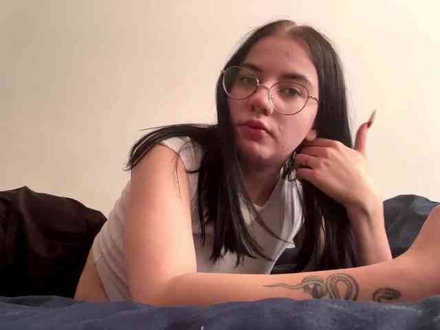 CrimsonKiss webcam