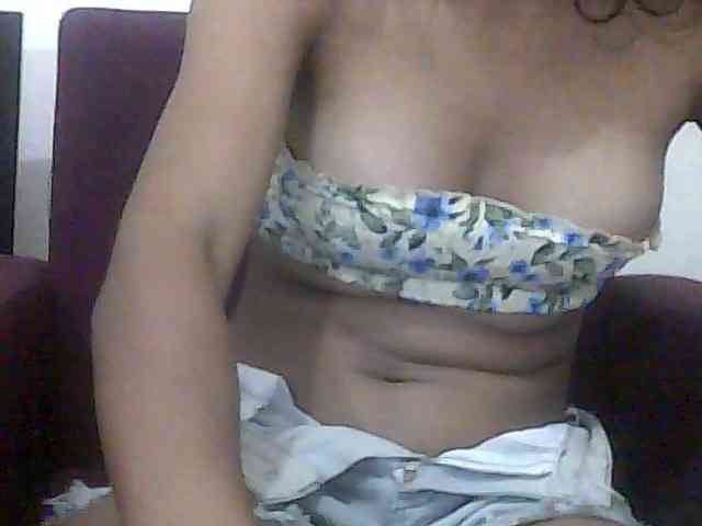 Reine2delice Live Webcam on BongaCams