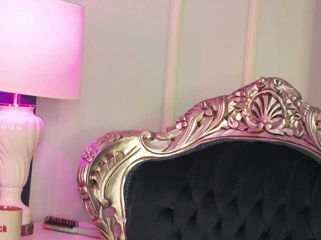 Evelisse's BongaCams show and profile