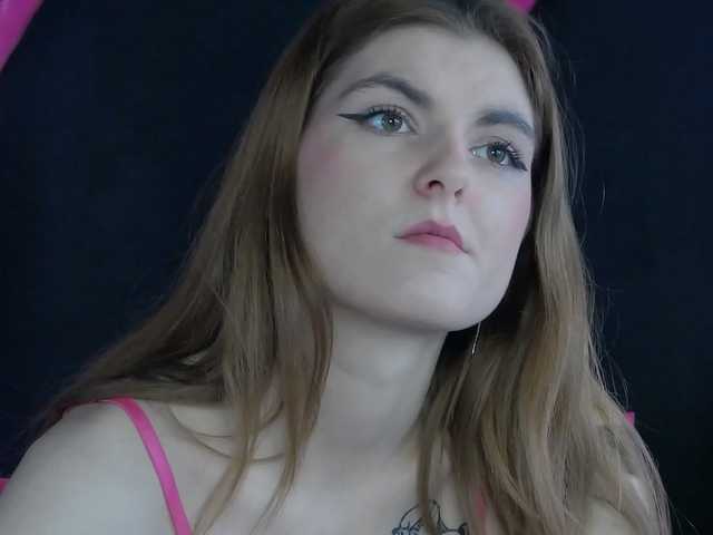 Evelisse's BongaCams show and profile