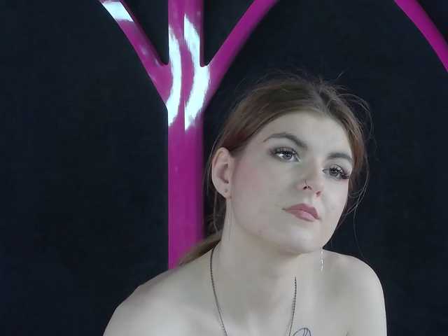 Evelisse's BongaCams show and profile