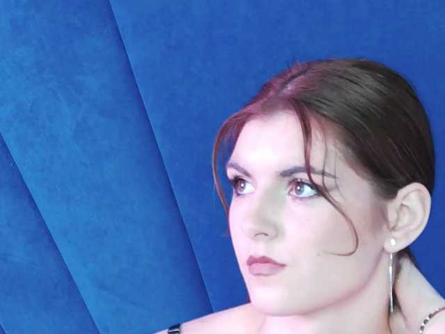 Evelisse's BongaCams show and profile