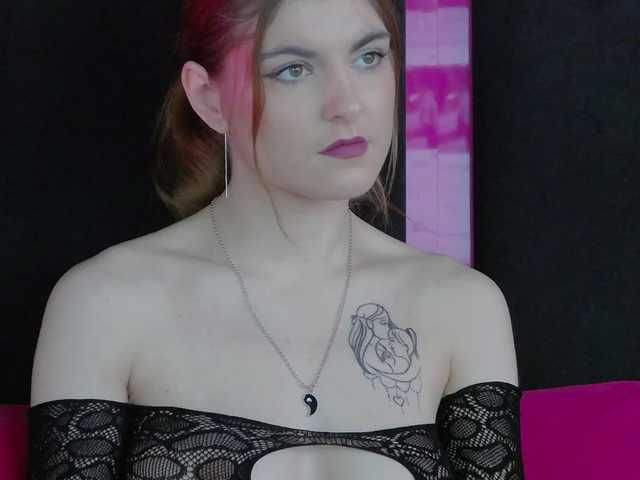 Evelisse's BongaCams show and profile