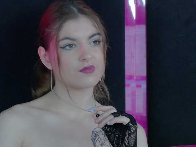 Evelisse's BongaCams show and profile