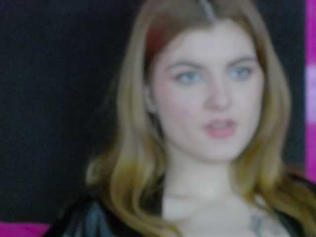 Evelisse's BongaCams show and profile