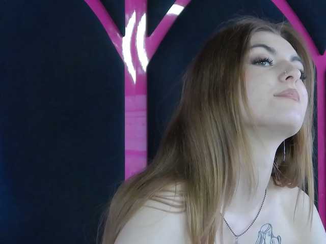 Evelisse's BongaCams show and profile