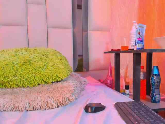 Miss-Karoline webcam