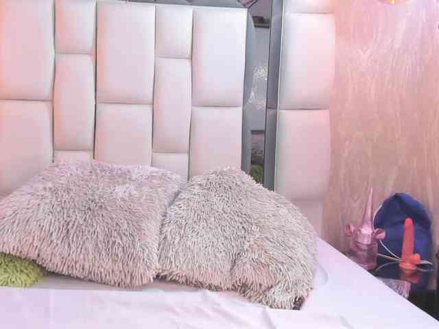 Miss-Karoline webcam
