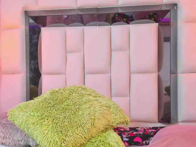 Miss-Karoline webcam