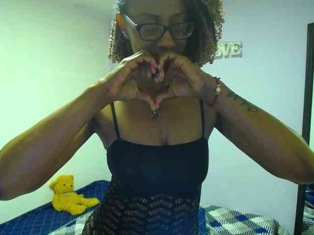 SujeySexy webcam