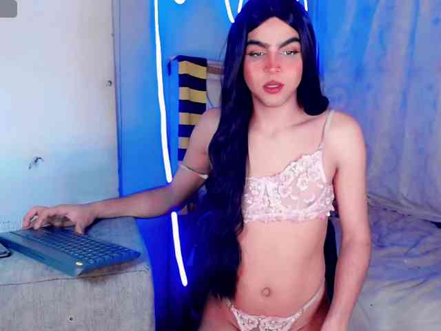 nizzan-cutte Live Webcam on BongaCams