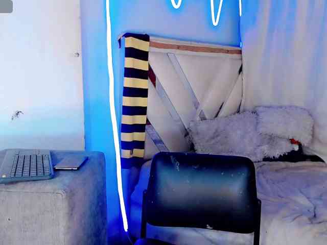 nizzan-cutte Live Webcam on BongaCams