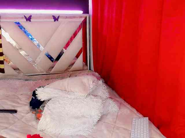 nizzan-cutte Live Webcam on BongaCams