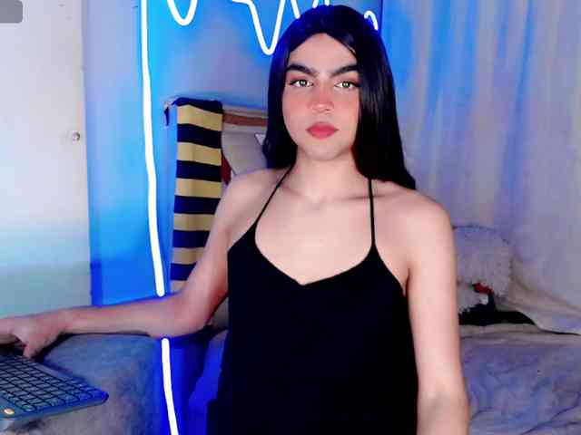 nizzan-cutte Live Webcam on BongaCams