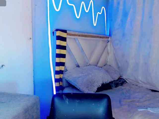 nizzan-cutte Live Webcam on BongaCams