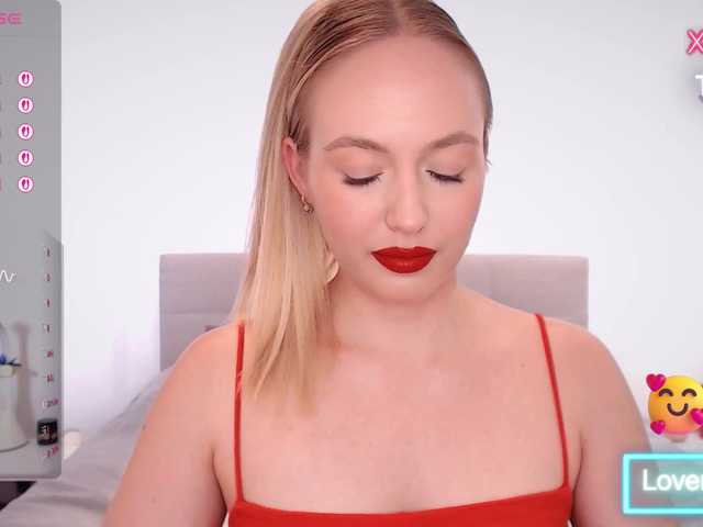 vickyblondiua webcam