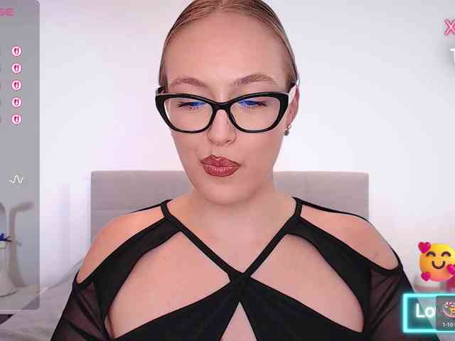 vickyblondiua webcam