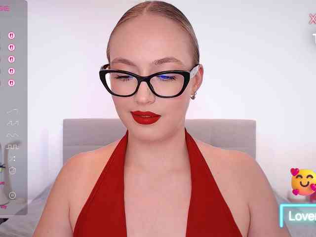 vickyblondiua webcam