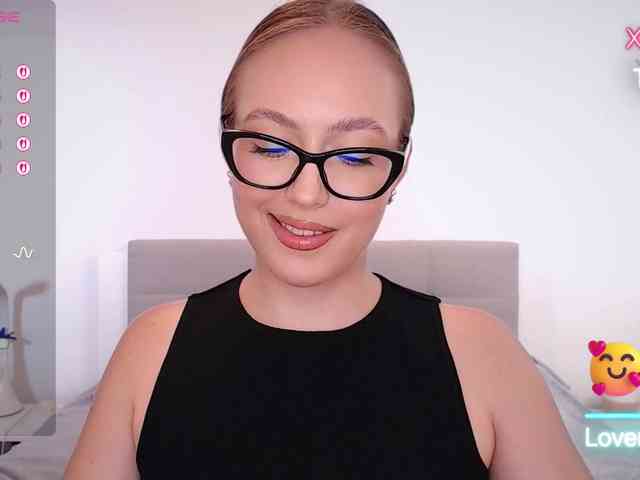 vickyblondiua webcam