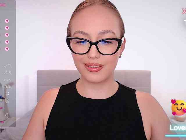 vickyblondiua webcam