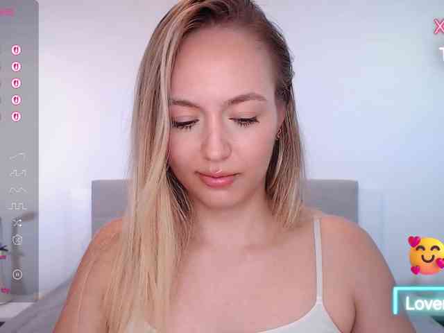 vickyblondiua webcam