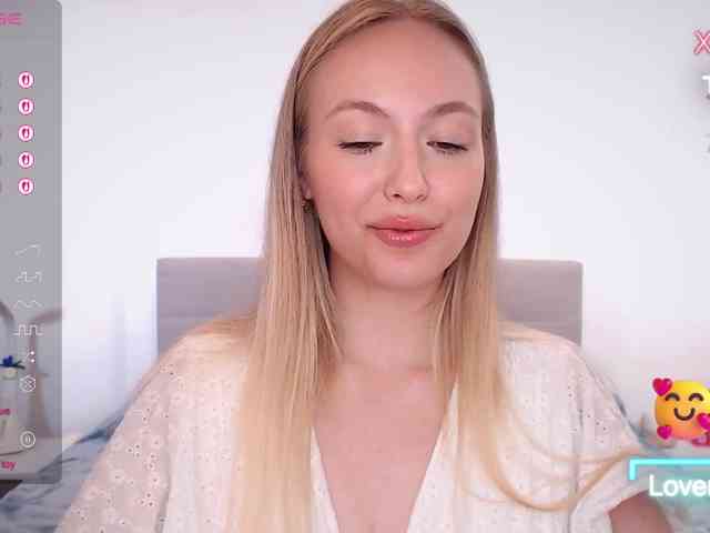 vickyblondiua webcam