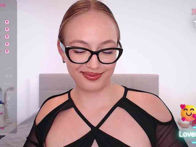 vickyblondiua webcam