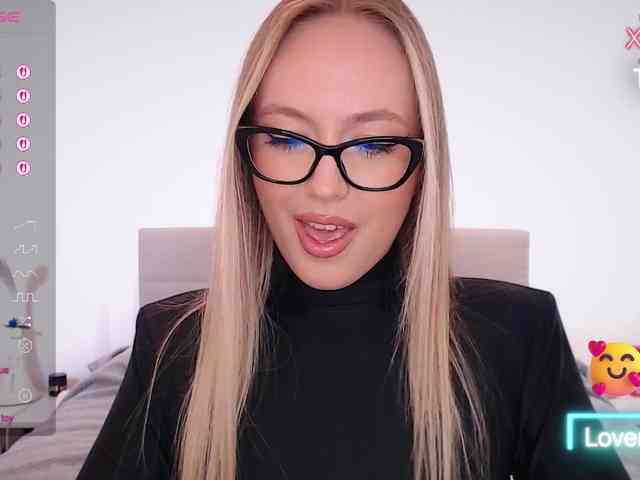 vickyblondiua webcam