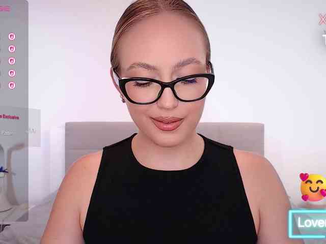 vickyblondiua webcam