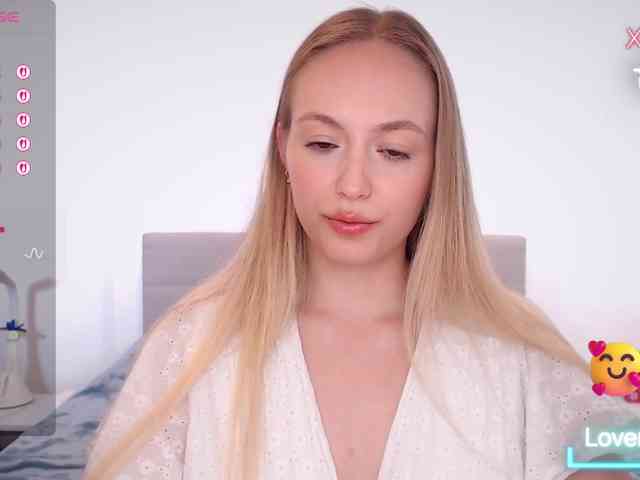 vickyblondiua webcam