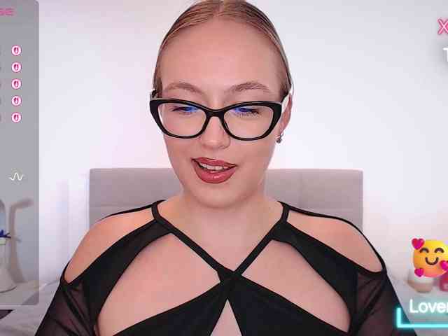 vickyblondiua webcam