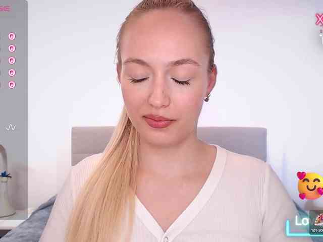 vickyblondiua webcam